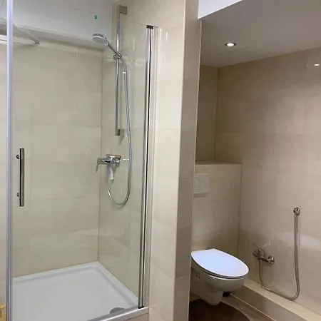 Central Private In Popular Neighborhood! * Cologne
