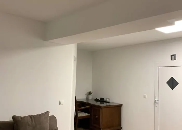 Central Private In Popular Neighborhood! Lejlighed