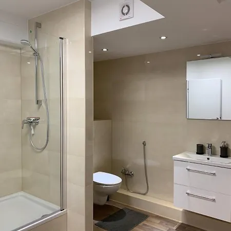 Central Private In Popular Neighborhood! * Colónia