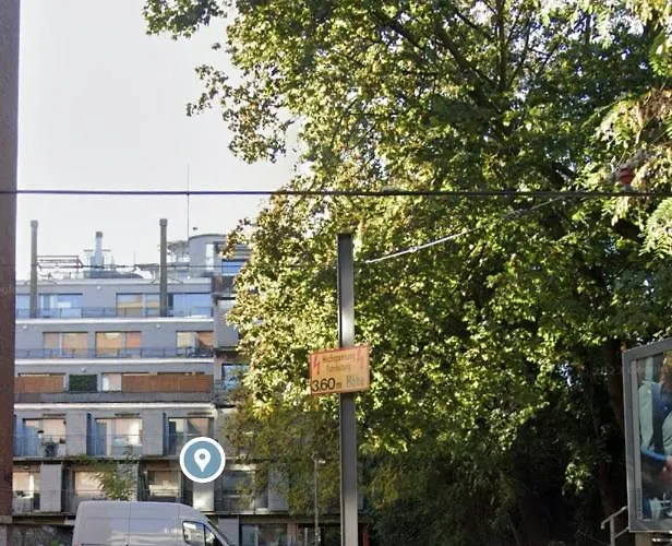 Central Private In Popular Neighborhood! *